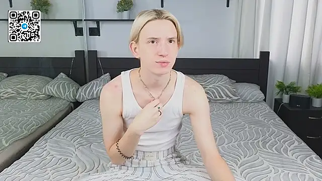 Snapshot of Ron_Vils chatting on 09/20/25, 05:52 Ron Vils online show from 09/20/25, 05:52