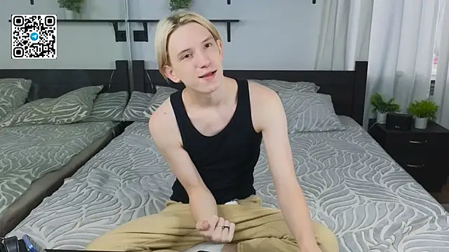 Snapshot of Ron_Vils chatting on 09/22/25, 05:31 Ron Vils online show from 09/22/25, 05:31