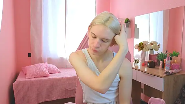 Snapshot of Ron_Vils chatting on 10/12/25, 05:28 Ron Vils online show from 10/12/25, 05:28