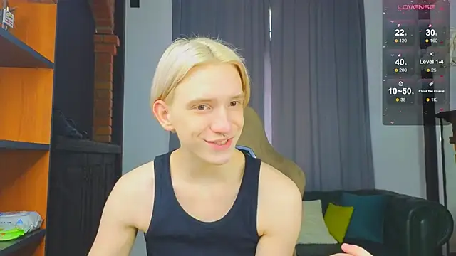 Snapshot of Ron_Vils chatting on 10/18/25, 08:04 Ron Vils online show from 10/18/25, 08:04