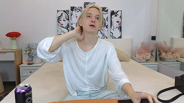 Snapshot of Ron_Vils chatting on 10/24/25, 08:33 Ron Vils online show from 10/24/25, 08:33