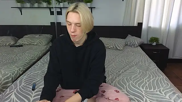 Snapshot of Ron_Vils chatting on 11/15/25, 07:16 Ron Vils online show from 11/15/25, 07:16