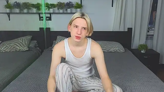 Snapshot of Ron_Vils chatting on 11/21/25, 10:25 Ron Vils online show from 11/21/25, 10:25