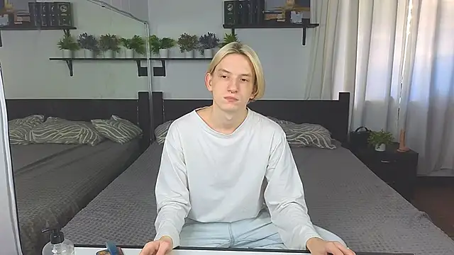 Snapshot of Ron_Vils chatting on 11/24/25, 08:14 Ron Vils online show from 11/24/25, 08:14