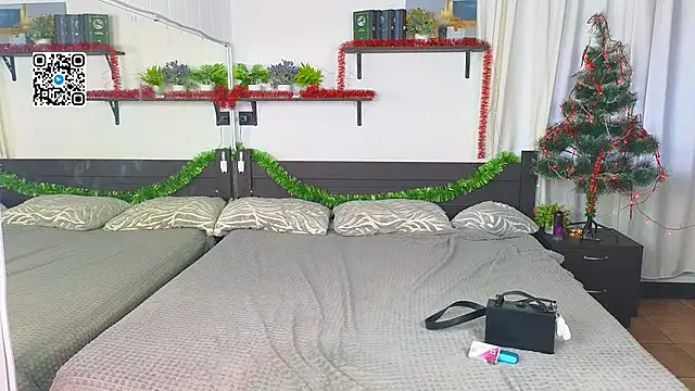 Snapshot of Ron_Vils chatting on 12/15/25, 08:18 Ron Vils online show from 12/15/25, 08:18