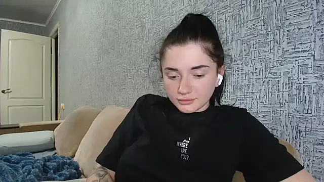 Snapshot of Liana_diva chatting on 02/12/26, 04:13 Liana diva online show from 02/12/26, 04:13