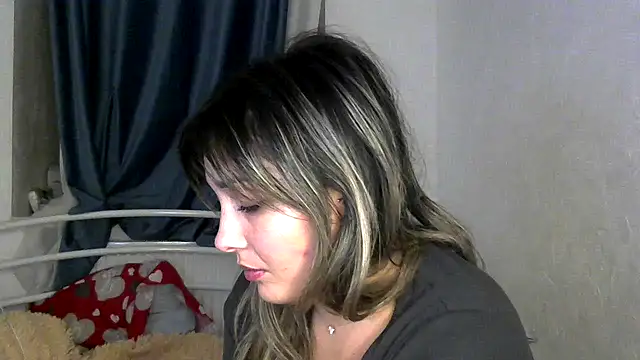 Snapshot of Iskor_ka chatting on 11/12/25, 10:09 Iskor ka online show from 11/12/25, 10:09