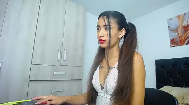 Snapshot of conni_f00x chatting on 01/04/25, 12:27 conni f00x online show from 01/04/25, 12:27