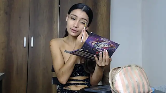 Snapshot of conni_f00x chatting on 02/25/25, 01:17 conni f00x online show from 02/25/25, 01:17