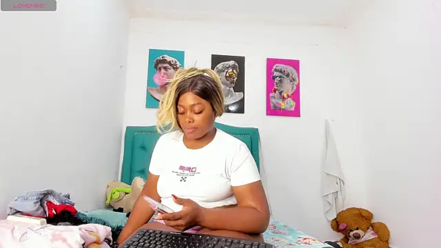 Lilybaudinx96 online show from 02/12/26, 02:17