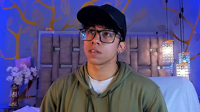 AkazaBoy  online show from 12/02/25, 04:18