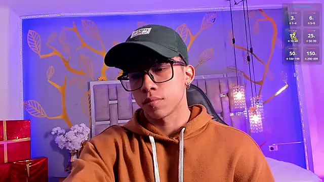 AkazaBoy  online show from 12/16/25, 04:06