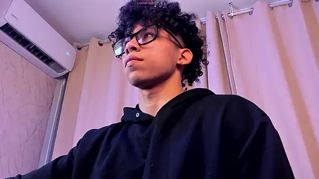 AkazaBoy  online show from 03/19/26, 06:17