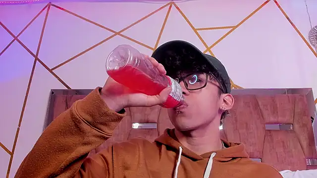 AkazaBoy  online show from 04/13/26, 04:51