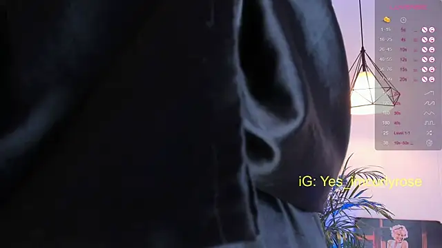 Snapshot of CurlyRose__ chatting on 11/06/25, 11:48 CurlyRose online show from 11/06/25, 11:48