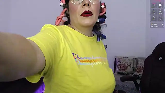 Snapshot of Serenay_ chatting on 10/31/25, 05:03 Serenay online show from 10/31/25, 05:03