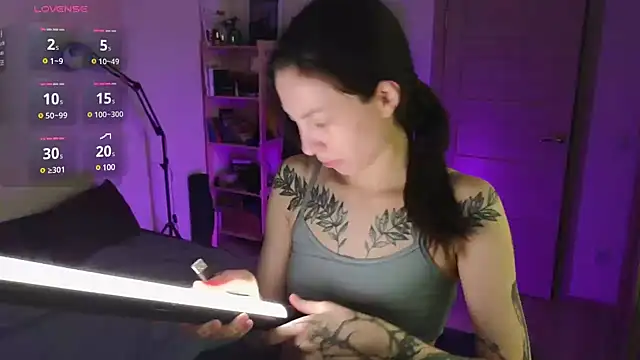 Snapshot of Space_X_Roxy_ chatting on 01/13/25, 07:53 Space X Roxy  online show from 01/13/25, 07:53