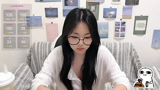 Snapshot of LiLiYbaby chatting on 05/13/26, 06:33 LiLiYbaby online show from 05/13/26, 06:33