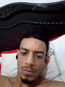 Snapshot of alvaroenriqe23 chatting on 10/21/25, 05:46 alvaroenriqe23 online show from 10/21/25, 05:46