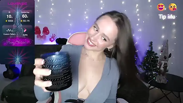 Snapshot of Emillias chatting on 12/31/24, 10:12 Emillias online show from 12/31/24, 10:12