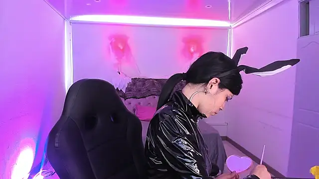 AuroraDiaz online show from 10/31/25, 07:37