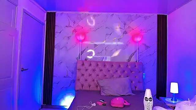 AuroraDiaz online show from 11/28/25, 07:27