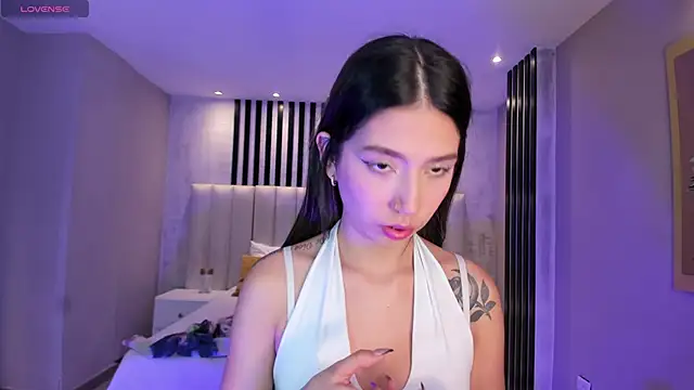 TaraLawrence online show from 12/02/25, 02:50