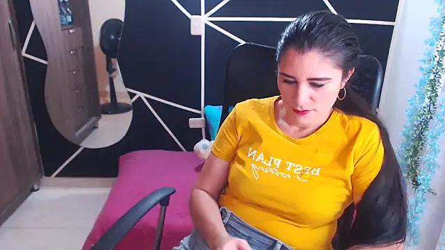 Snapshot of LUCY_LI chatting on 01/17/25, 07:16 LUCY LI online show from 01/17/25, 07:16