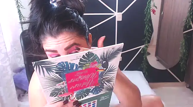 Snapshot of LUCY_LI chatting on 02/16/25, 01:38 LUCY LI online show from 02/16/25, 01:38