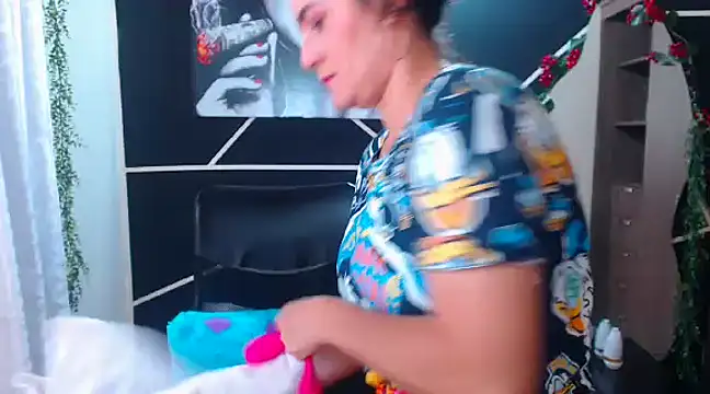 Snapshot of LUCY_LI chatting on 03/10/25, 09:40 LUCY LI online show from 03/10/25, 09:40