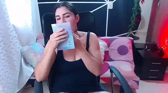 Snapshot of LUCY_LI chatting on 03/21/25, 06:07 LUCY LI online show from 03/21/25, 06:07