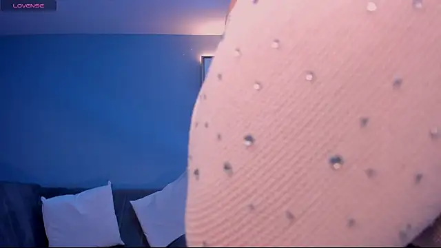 Snapshot of MaddisonLowe chatting on 11/06/25, 04:35 MaddisonLowe online show from 11/06/25, 04:35