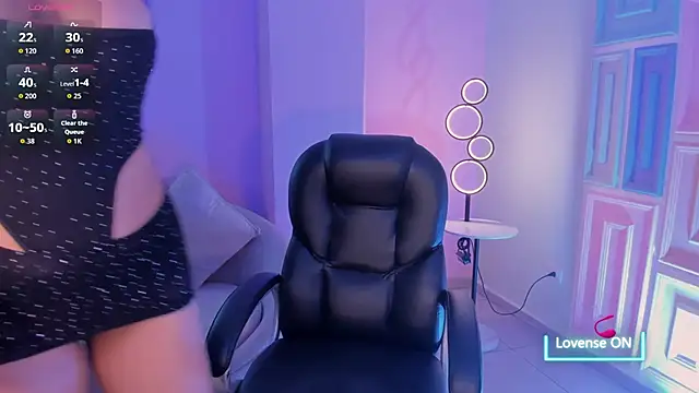 Snapshot of MaddisonLowe chatting on 11/28/25, 05:43 MaddisonLowe online show from 11/28/25, 05:43