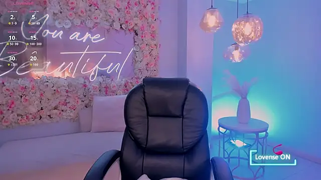 Snapshot of MaddisonLowe chatting on 01/12/26, 04:50 MaddisonLowe online show from 01/12/26, 04:50