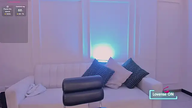 Snapshot of MaddisonLowe chatting on 02/01/26, 02:21 MaddisonLowe online show from 02/01/26, 02:21