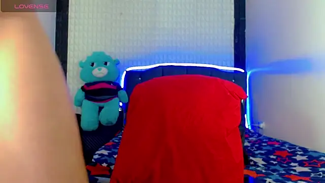 Hellen moons   online show from 03/01/25, 06:35