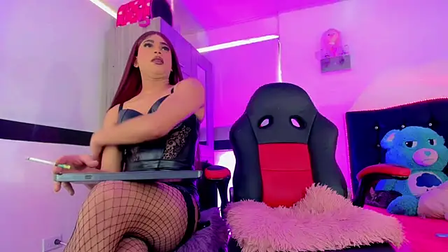 Hellen moons   online show from 11/06/25, 07:15