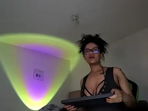 Ale xandra online show from 10/21/25, 02:45