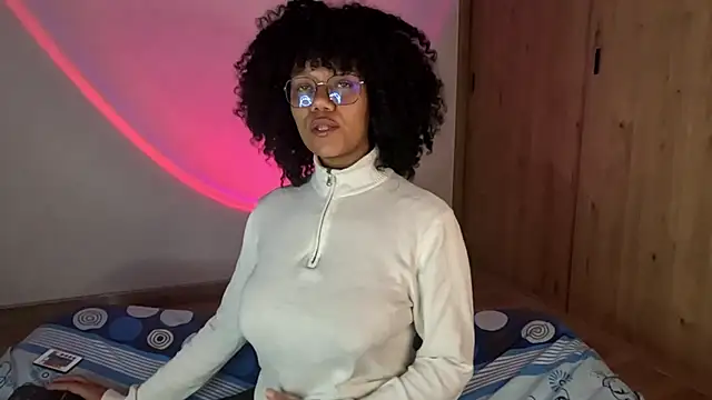 Snapshot of Ale_xandra chatting on 06/17/26, 01:30 Ale xandra online show from 06/17/26, 01:30