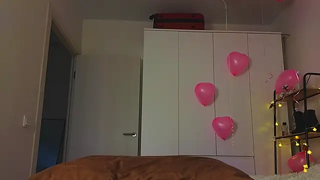 Lili Roze  online show from 02/15/26, 07:51