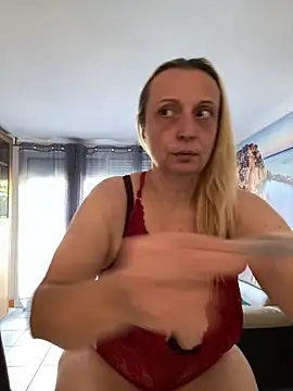 Snapshot of Melinastarr chatting on 09/22/25, 09:44 Melinastarr online show from 09/22/25, 09:44