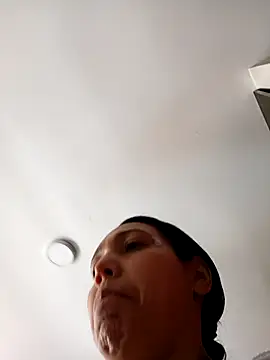 Snapshot of KimPielCanela chatting on 11/15/25, 03:19 KimPielCanela online show from 11/15/25, 03:19