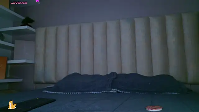 Megan mooree  online show from 11/05/25, 12:16