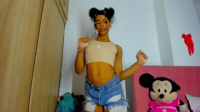 Snapshot of bloom444 chatting on 12/19/24, 10:13 bloom444 online show from 12/19/24, 10:13