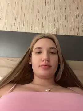 Snapshot of Holly_Molii chatting on 05/30/26, 03:25 Holly Molii online show from 05/30/26, 03:25