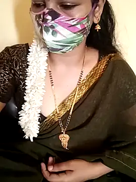 Snapshot of yourtamilcouple chatting on 12/08/24, 04:35 yourtamilcouple online show from 12/08/24, 04:35