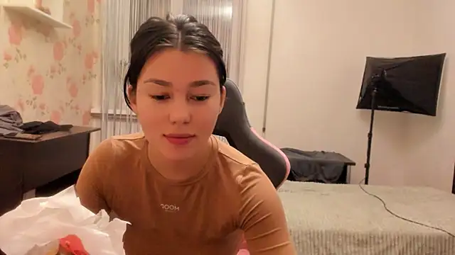 LunaXmii online show from 12/08/24, 01:35