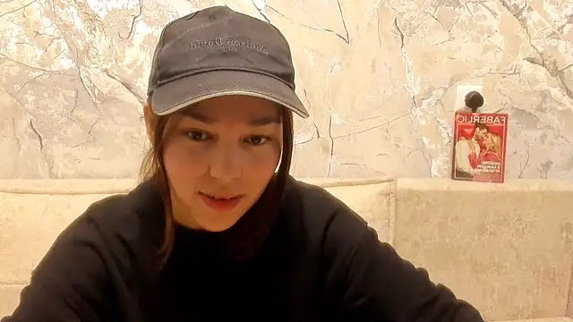 Snapshot of LunaXmii chatting on 04/23/26, 12:23 LunaXmii online show from 04/23/26, 12:23