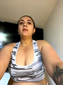 Snapshot of Shianrose chatting on 12/01/25, 12:32 Shianrose online show from 12/01/25, 12:32