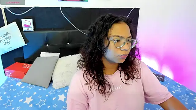 Snapshot of im_angels77 chatting on 02/13/25, 04:00 im angels77 online show from 02/13/25, 04:00